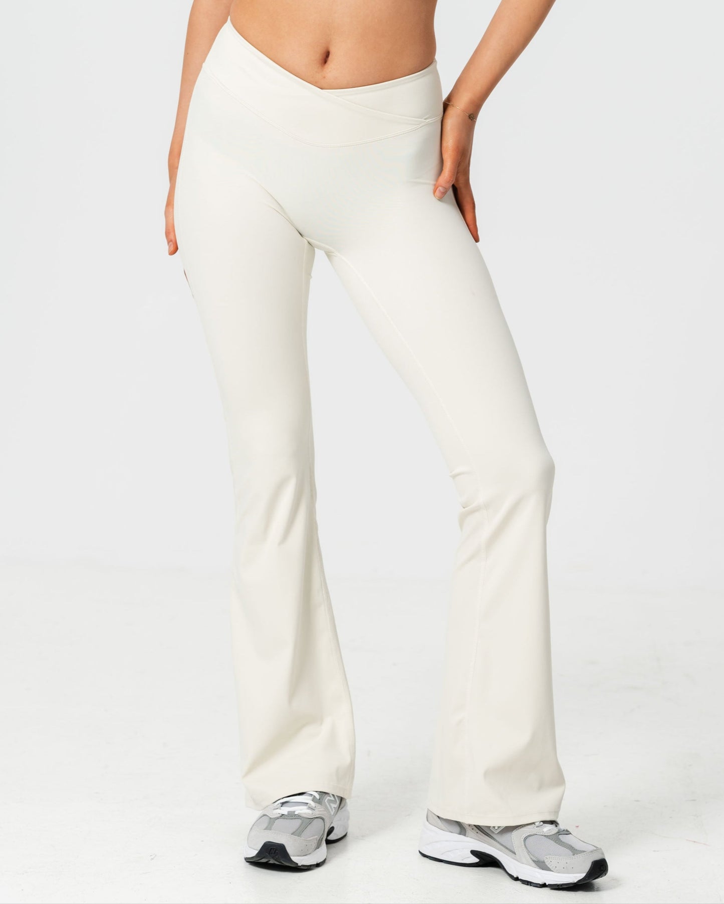 Nova Flared Leggings in Vanilla Dust