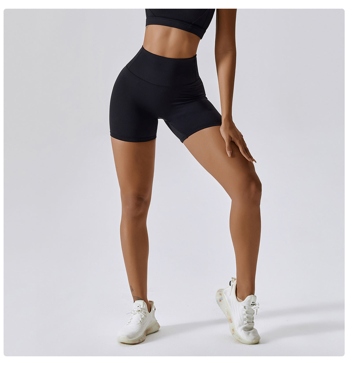 Short Leggings in Advanced Black