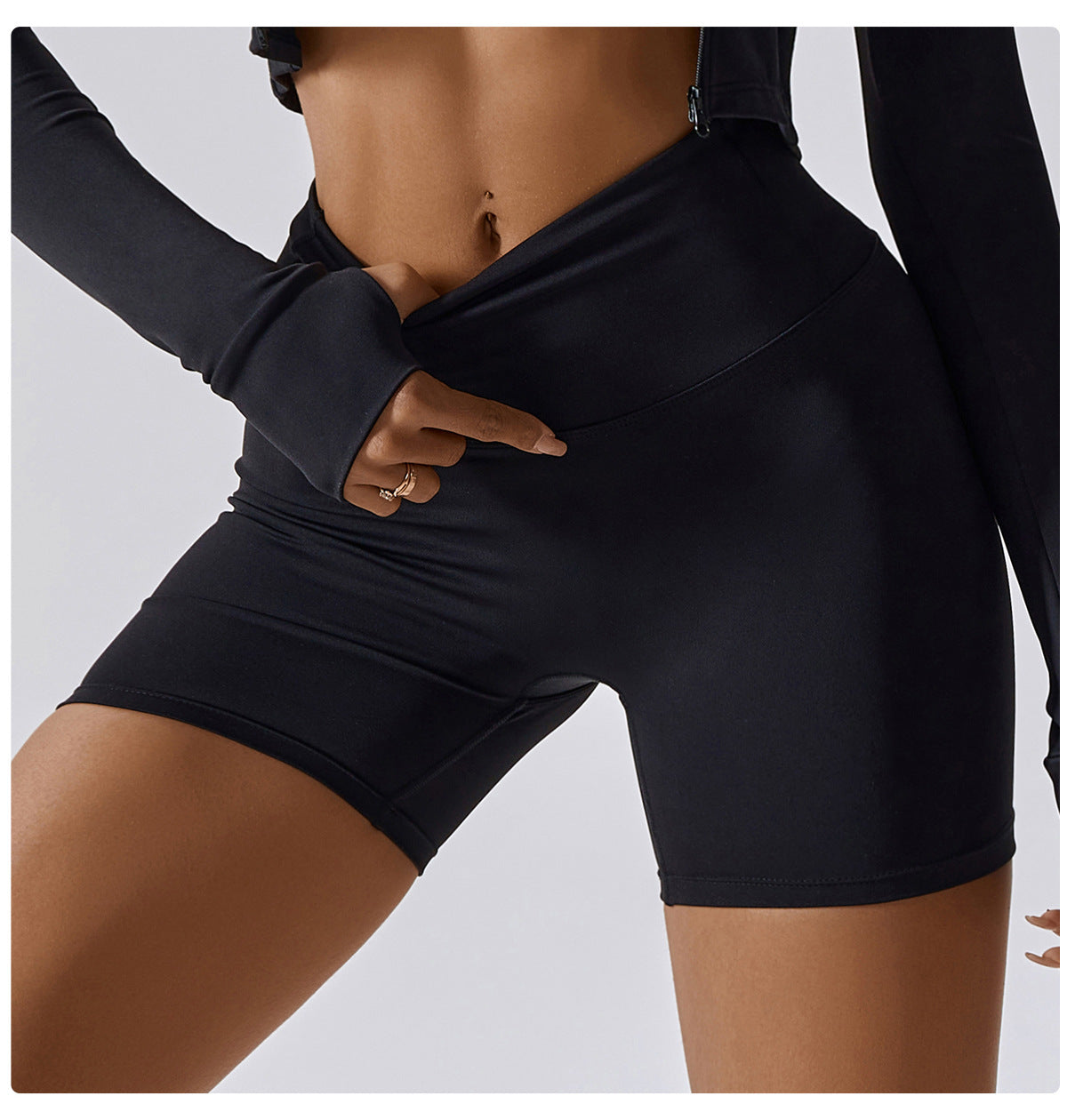 Short Leggings in Advanced Black